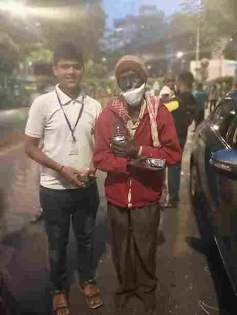 Meal Distribution outside the Hospital