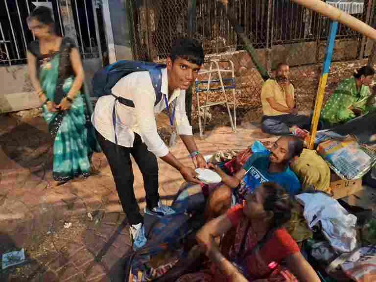 Meal Distribution outside the Hospital